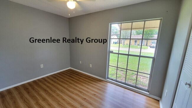 Building Photo - Adorable 2 Bed/1 Bath Updated Home in Seve...