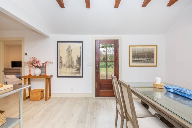 Building Photo - 3 Parsons Close