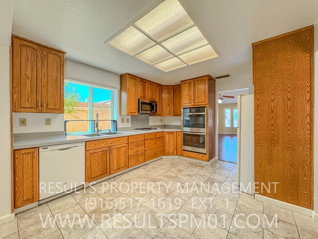 Building Photo - Spacious 4 Bedroom on corner lot
