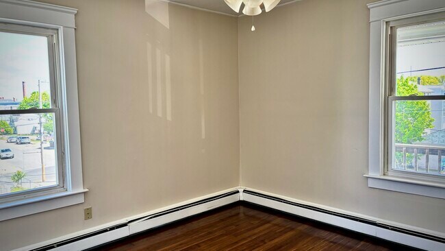 Building Photo - PET FRIENDLY 2BR IN BERNON DISTRICT MINUTE...
