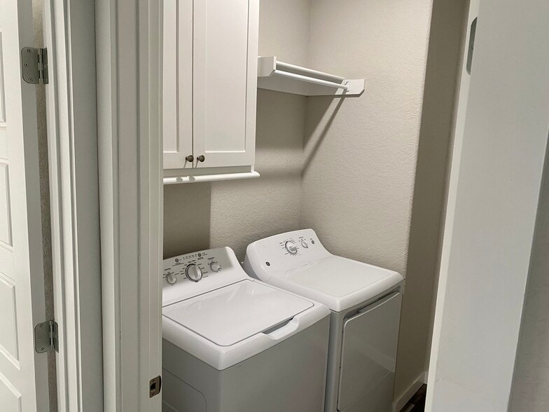 Building Photo - 3004 SW Garrison Ln