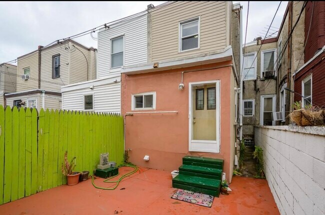 Building Photo - 2957 Aramingo Ave