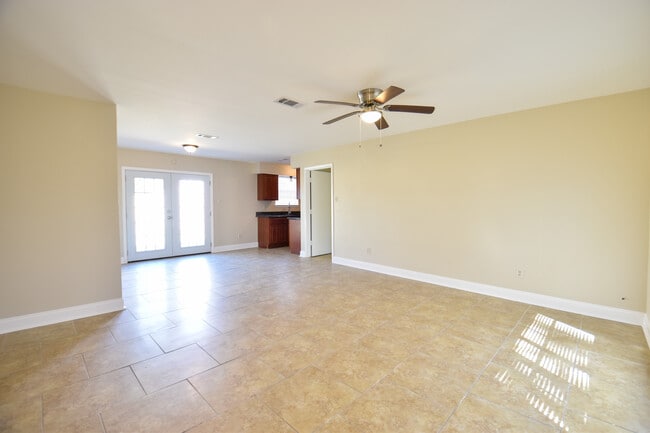 Building Photo - 1849 Cinclair Loop