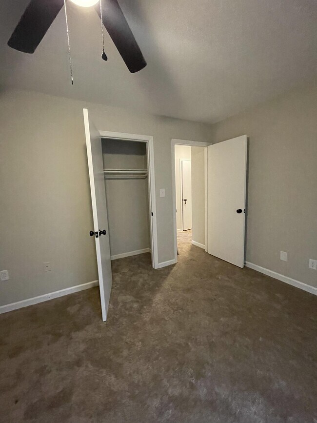 Building Photo - 133 E Vail Dr