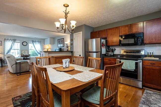 Building Photo - Updated 3 Bedroom 2.5Bath Townhouse in Harrisonburg