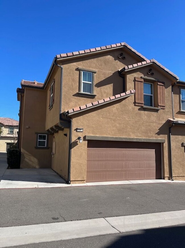 Primary Photo - Two-story home in family-friendly Vista Be...