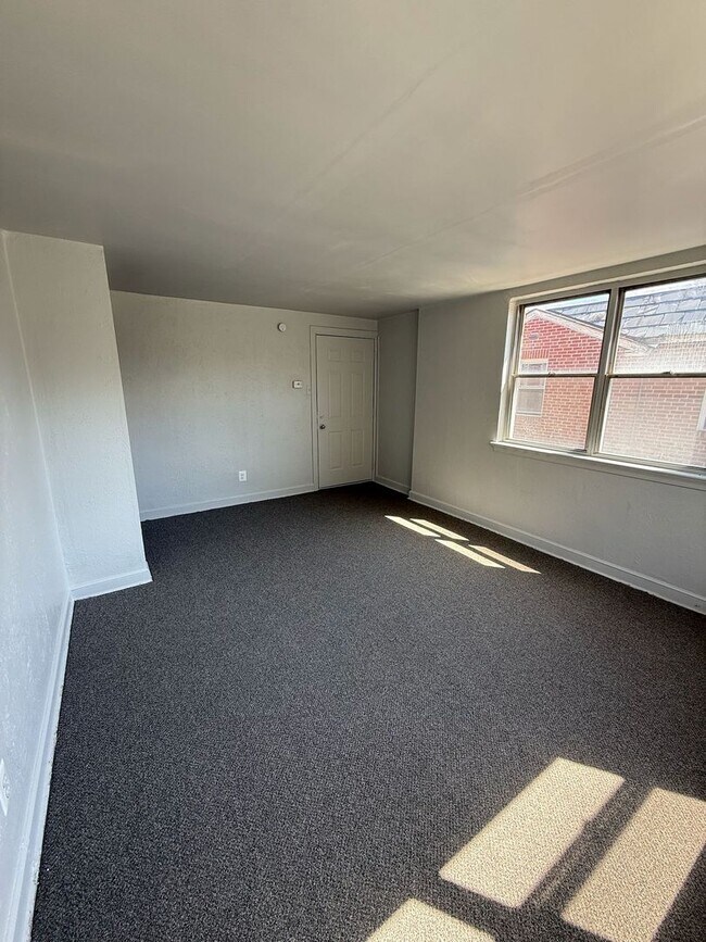 Building Photo - 4061 Comly St