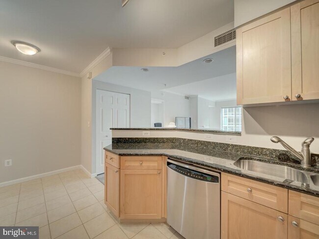 Building Photo - 3101 N Hampton Dr