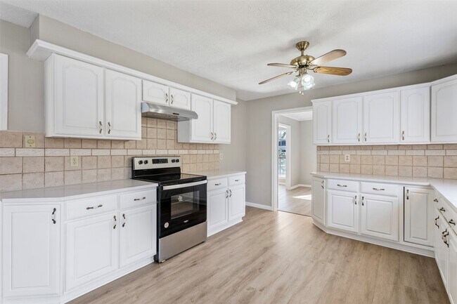 Building Photo - 4106 Cypress Hill Dr