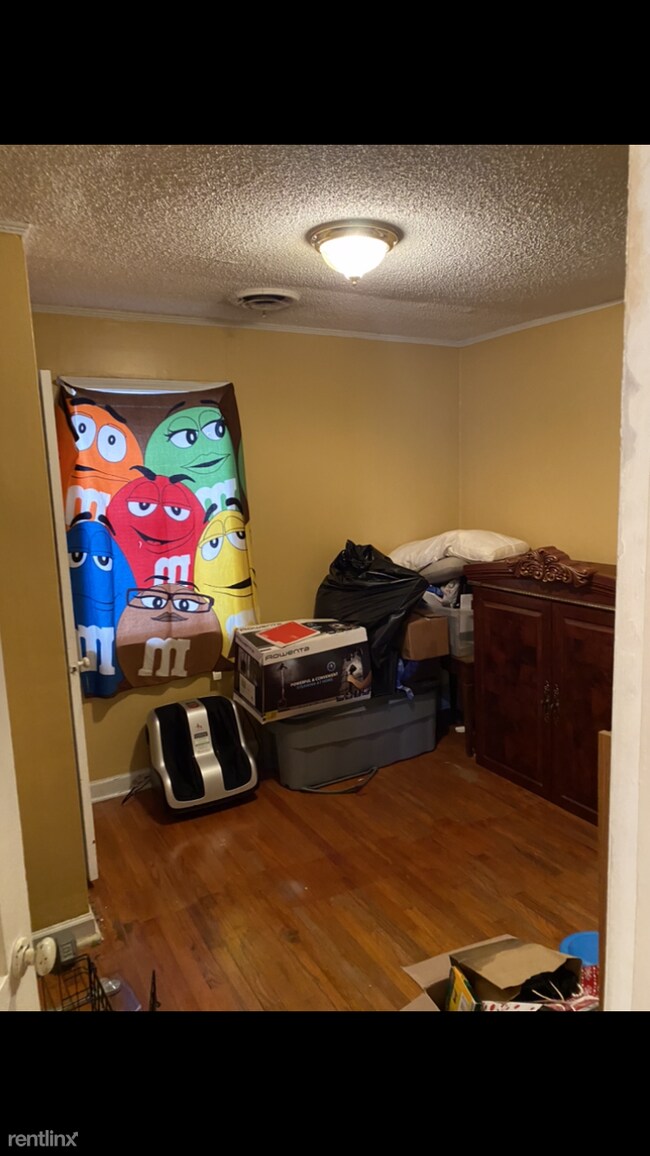 Building Photo - 3 br, 2 bath House - 300 Eastview St