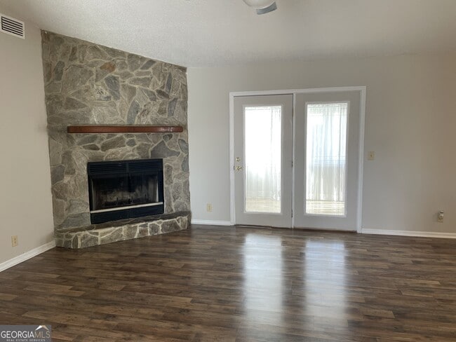 Building Photo - 403 Fairfield Ct