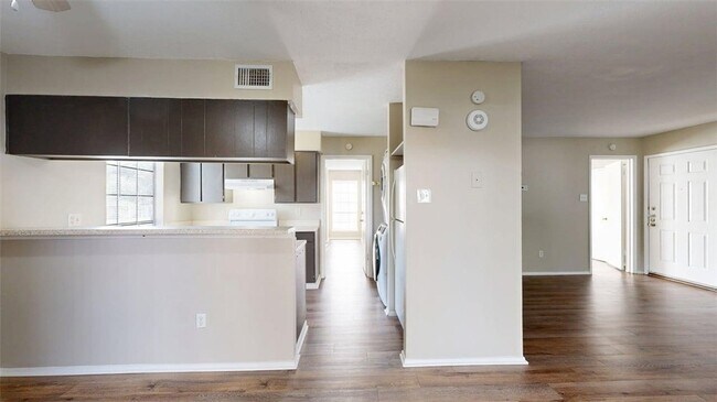 Building Photo - 1016 Autumn Cir