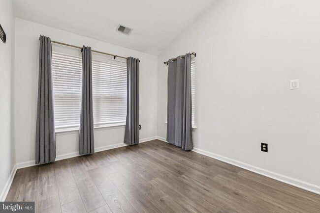 Building Photo - 10111 Tulip Tree Dr