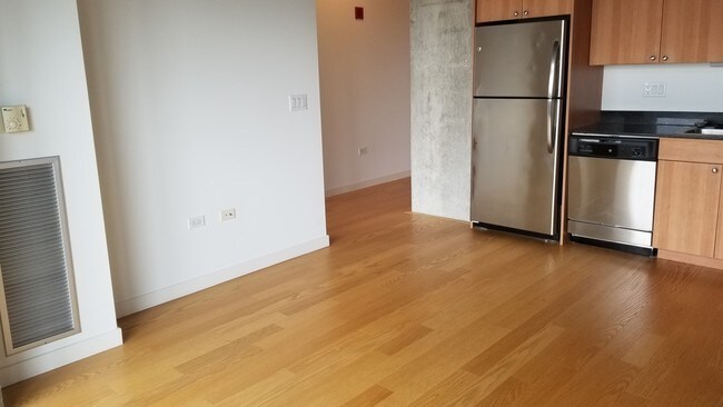 Building Photo - 235 W Van Buren St