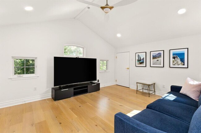 Building Photo - 4312 Rosedale Ave