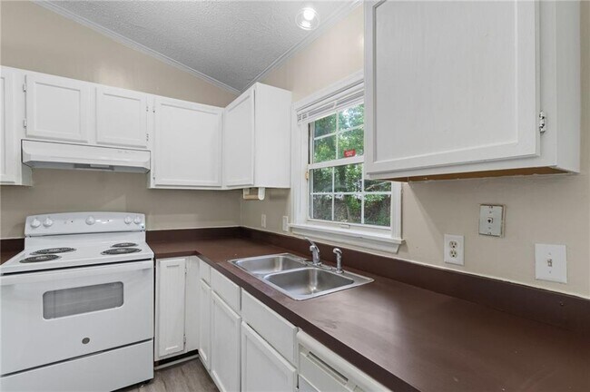 Building Photo - 354 Henry Aaron Ave SW