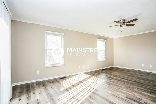 Building Photo - 3 Bedroom Pet-Friendly Home in Columbus, OH with Main Street Renewal