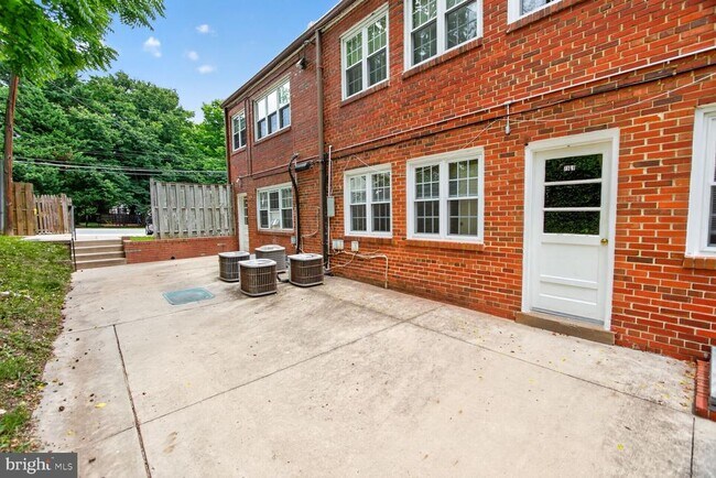 Building Photo - 7818 Tilbury St