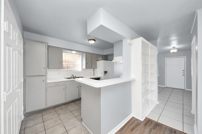 Building Photo - 7123 S Gessner Rd