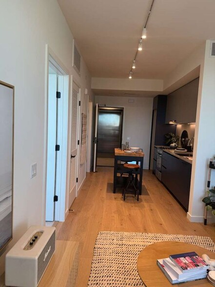 Building Photo - 395 6th St