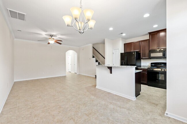 Building Photo - Beautiful 3 BR, 2.5 BA Townhome Easy Access to I-85 & I-385