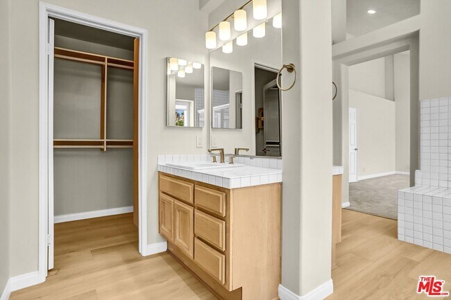 Building Photo - 2605 Country Ln