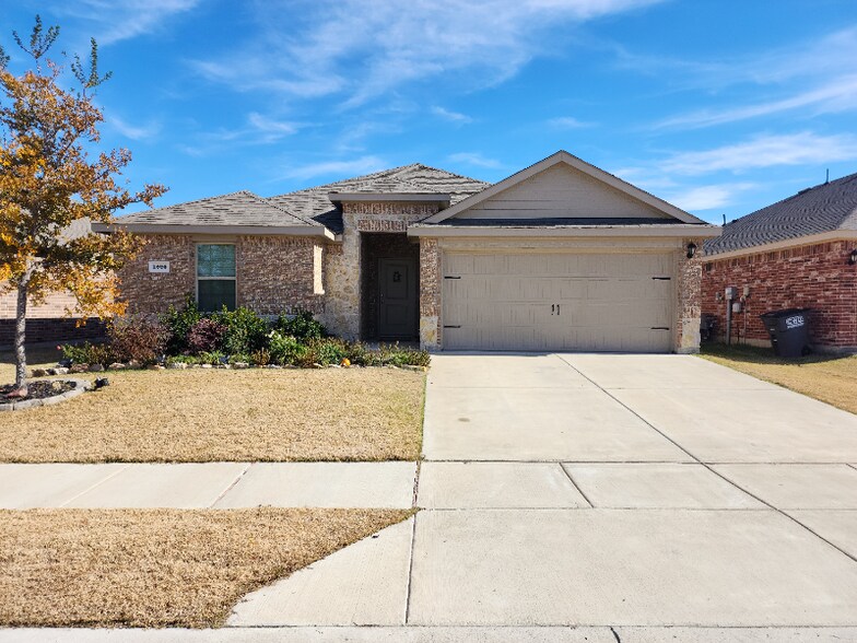 Primary Photo - 1220 Meadow Creek Dr
