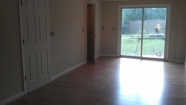 Building Photo - 451 Camden Cir
