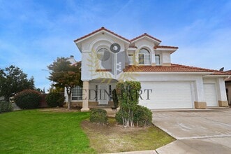 Building Photo - 2233 E Christopher Dr