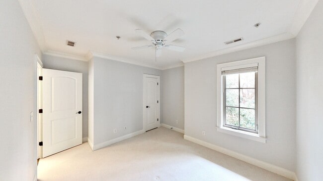 Building Photo - 1328 Ordermore Ave