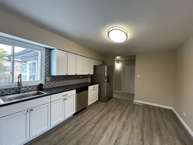 Building Photo - 176 Craig Dr W