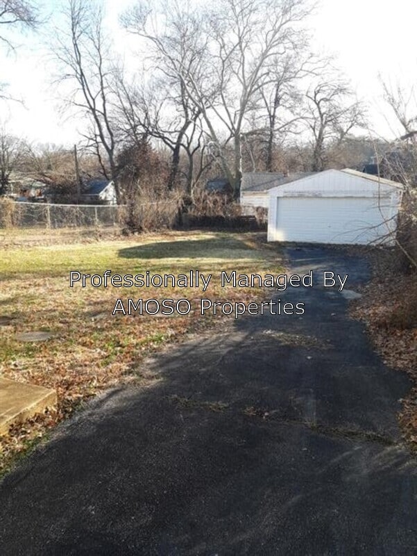 Building Photo - 6370 Glenmore Ave
