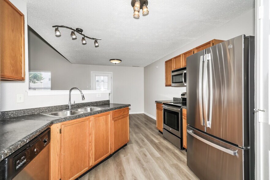 Building Photo - 1178 Kenwood Dr