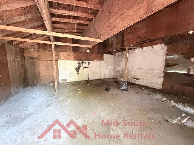 Building Photo - 566 Burlington Cir