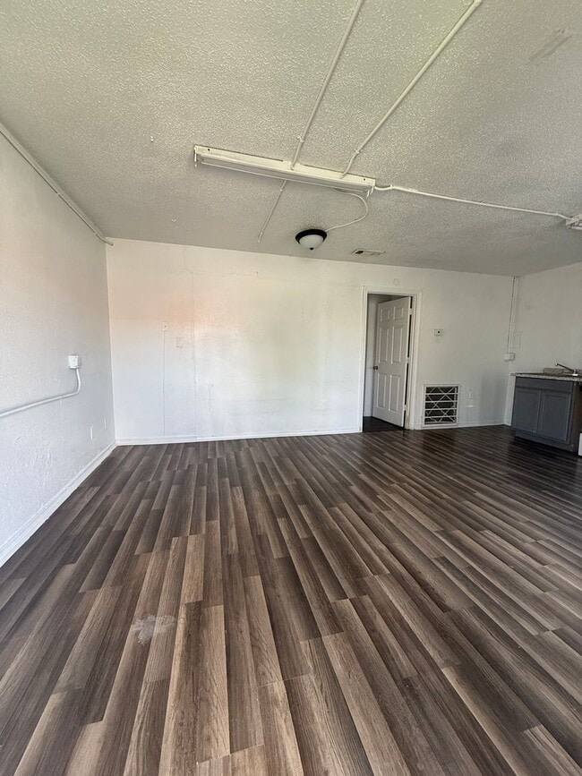 Building Photo - 511 N 2nd St