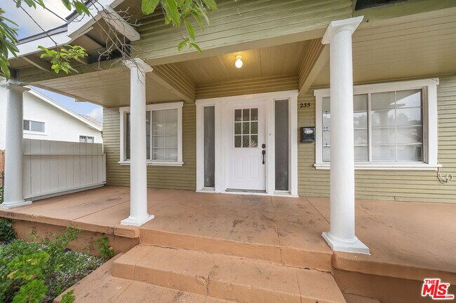 Building Photo - 235 Joy St