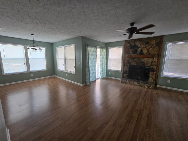 Building Photo - 1018-4 Woodcreek Dr - Stewarts Creek