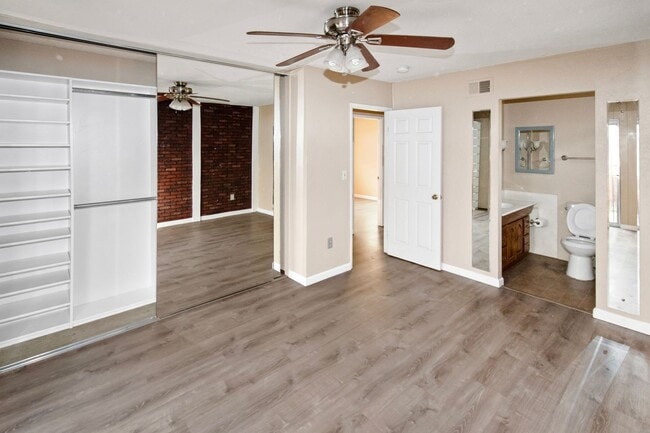 Building Photo - Long Term unfurnished rental!