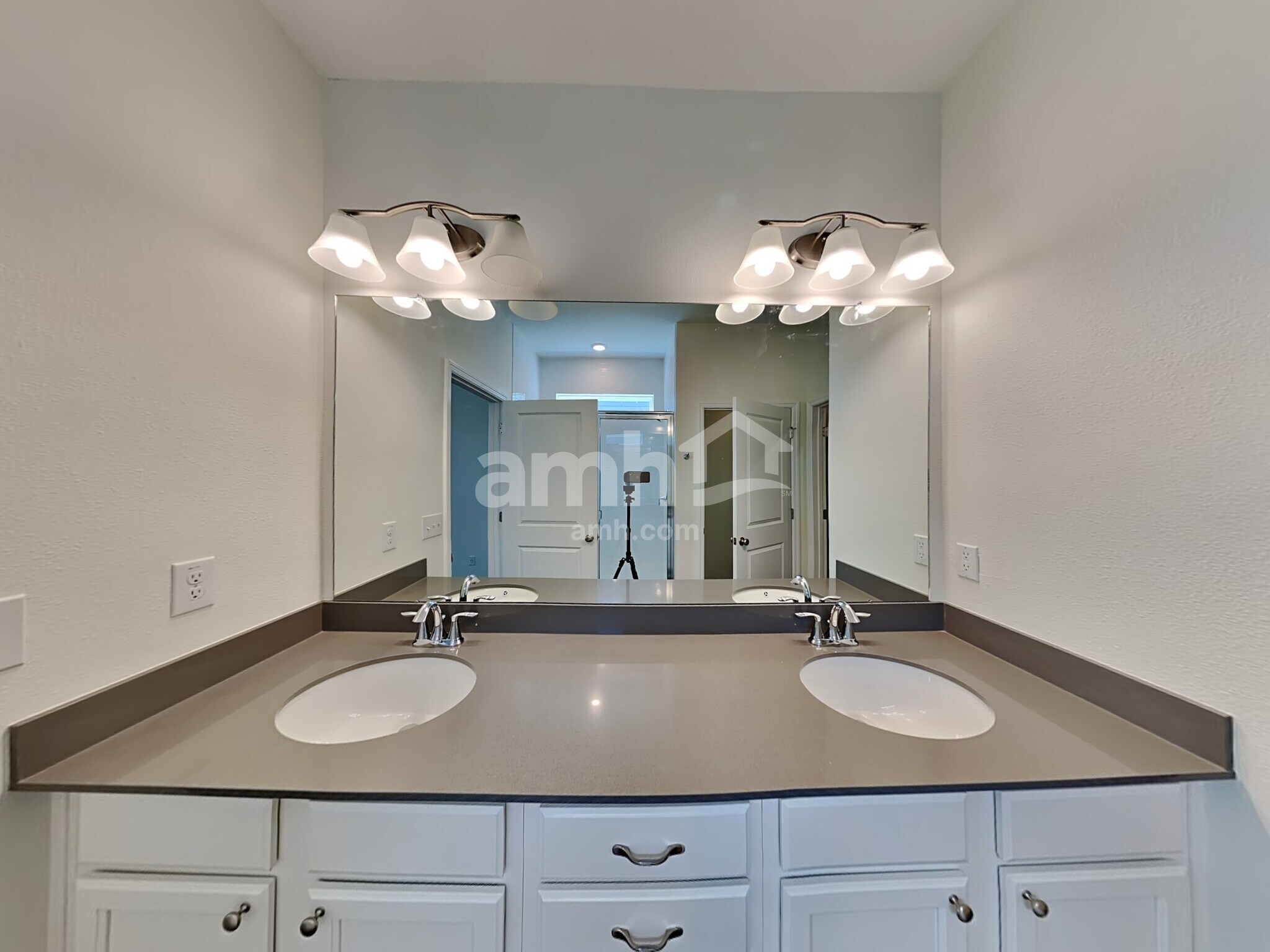 Building Photo - 33860 Night Lily Dr