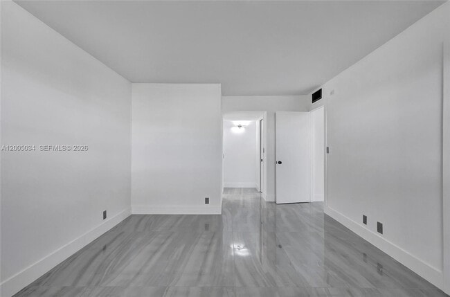 Building Photo - 3091 N Course Dr