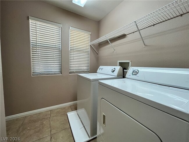 Building Photo - 548 Ivy Spring St