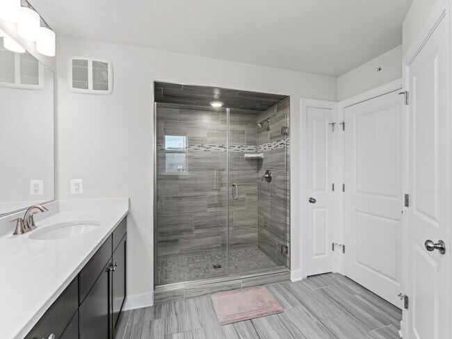 Building Photo - 2410 Stella Pl