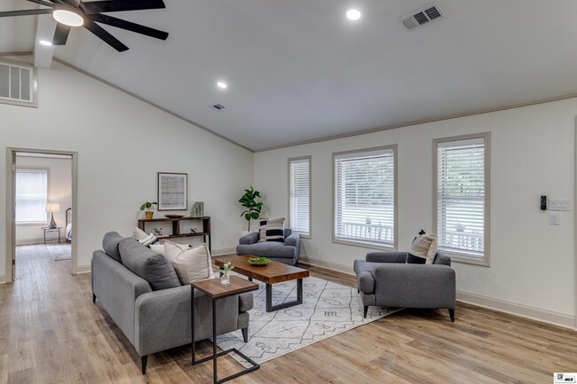 Building Photo - 281 Williams Rd