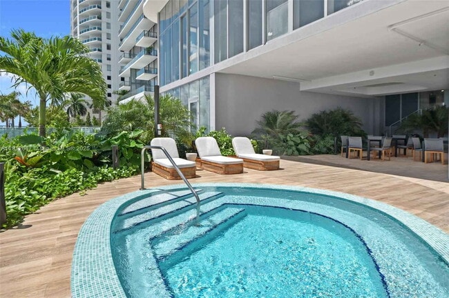 Building Photo - Northeast 24th Street, Miami, FL 33137 - 2 BR 2 BA condo