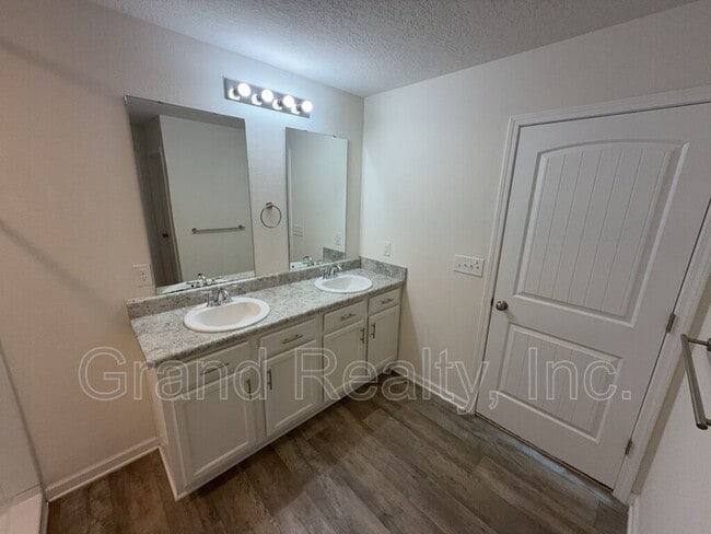 Building Photo - 6474 Churchill Cir