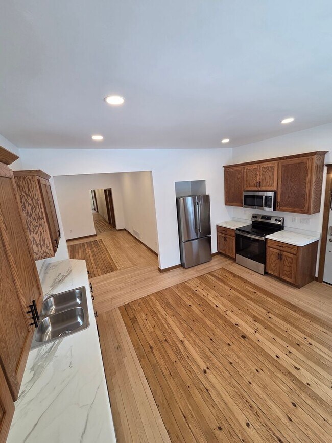 Building Photo - 2904 Parkridge Ave