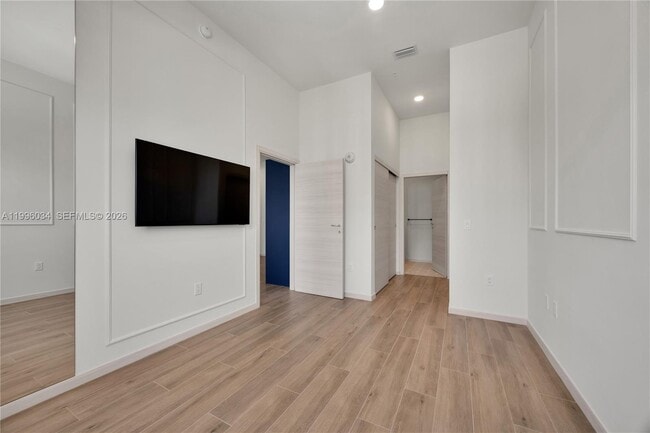 Building Photo - 4220 Laguna St