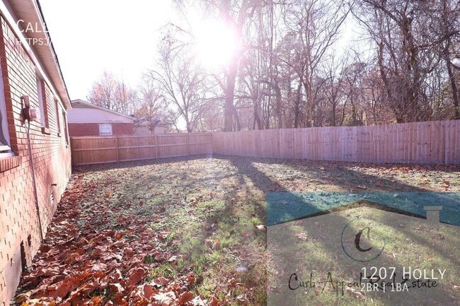 Building Photo - 1207 Holly-