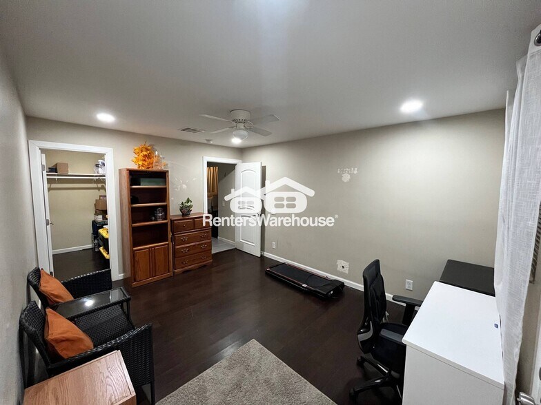 Building Photo - 2048 E Alta Vista Rd