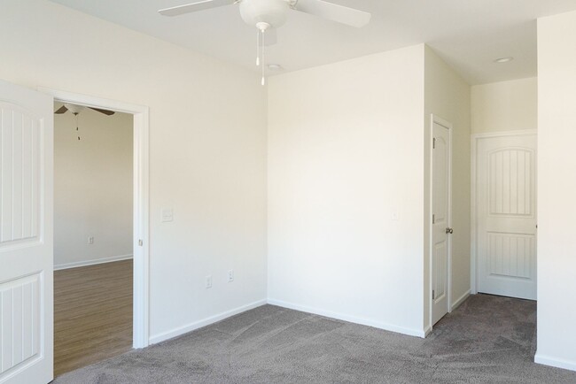 Building Photo - Three Bedroom Townhome